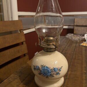 Vintage Lamplight Farms  oil lamp yellow base w gold trim blue floral pattern /c